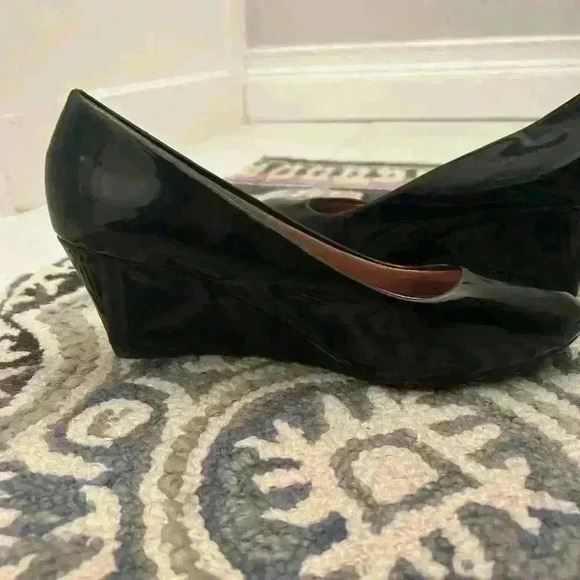 Forever 21 Patent Leather size 10 - Picture 4 of 7